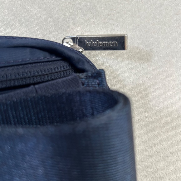 NWT lululemon Everywhere Belt Bag - Picture 7 of 10